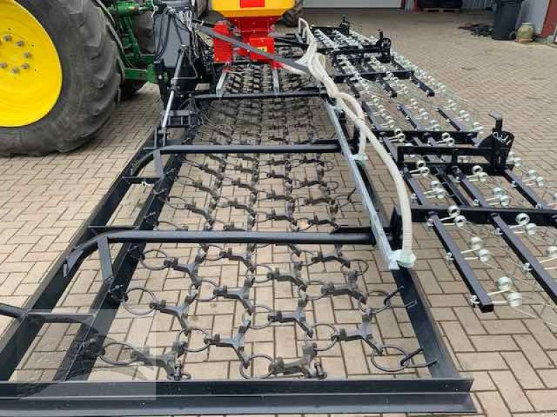 Wiesenegge des Typs VORATECK Wiesenschleppe 8m mit Striegel und Nachsaatgerät, Neumaschine in Südheide (Bild 11)