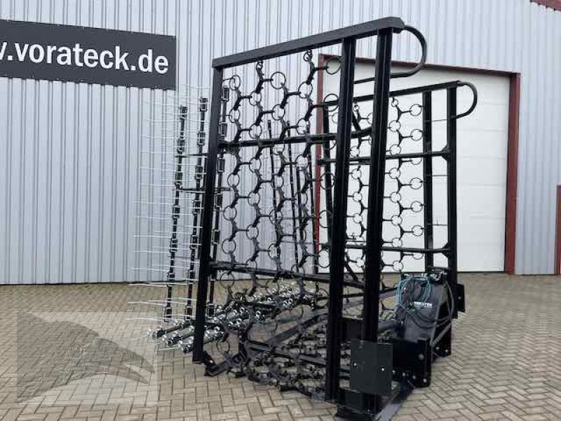 Wiesenegge des Typs VORATECK Wiesenschleppe 8m mit Striegel, Neumaschine in Südheide (Bild 1)