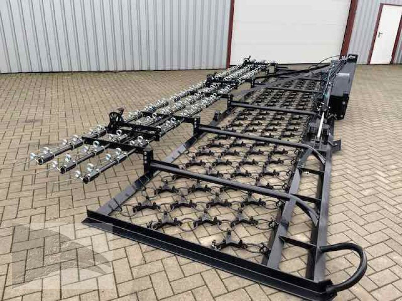 Wiesenegge des Typs VORATECK Wiesenschleppe 8m mit Striegel, Neumaschine in Südheide (Bild 3)