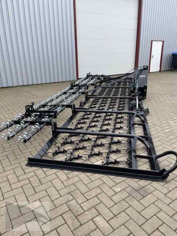 Wiesenegge des Typs VORATECK Wiesenschleppe 8m mit Striegel, Neumaschine in Südheide (Bild 12)