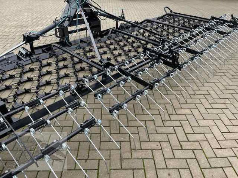 Wiesenegge des Typs VORATECK Wiesenschleppe 8m mit Striegel, Neumaschine in Südheide (Bild 17)