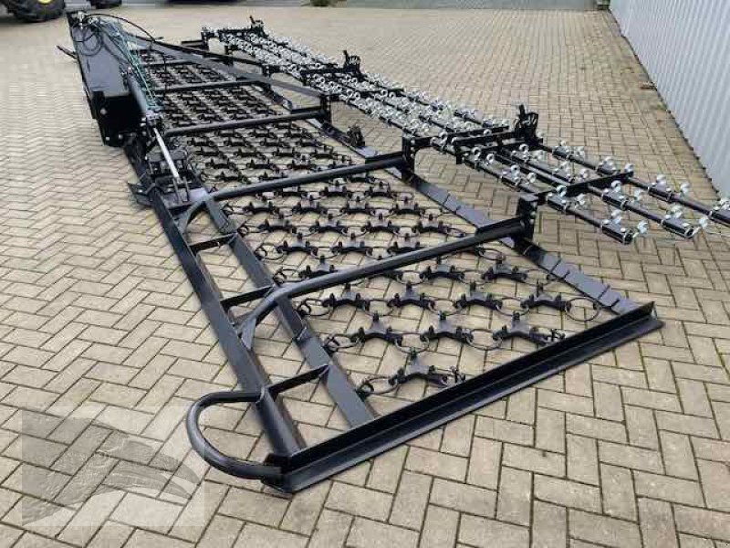 Wiesenegge des Typs VORATECK Wiesenschleppe 8m mit Striegel, Neumaschine in Südheide (Bild 18)