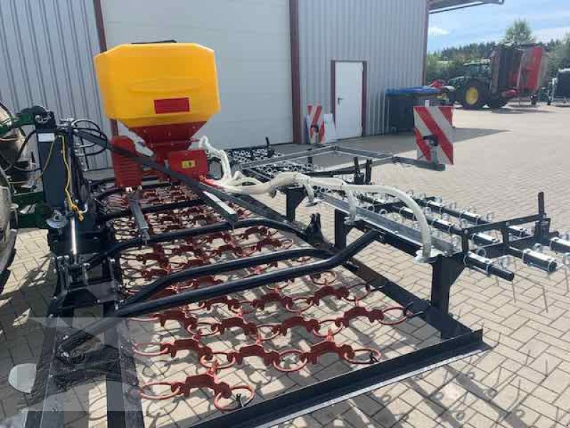Wiesenegge des Typs VORATECK Wiesenschleppe mit Striegel und Nachsaatgerät 5m, Neumaschine in Südheide (Bild 2)