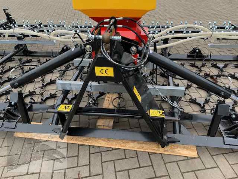 Wiesenegge des Typs VORATECK Wiesenschleppe mit Striegel und Nachsaatgerät, Neumaschine in Südheide (Bild 10)