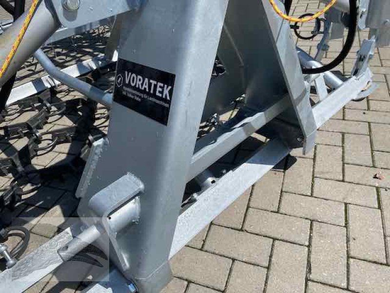 Wiesenegge des Typs Voratek Wiesenegge 6m verzinkt mit Striegel und GPS Nachsaateinrichtung, Neumaschine in Südheide (Bild 8)