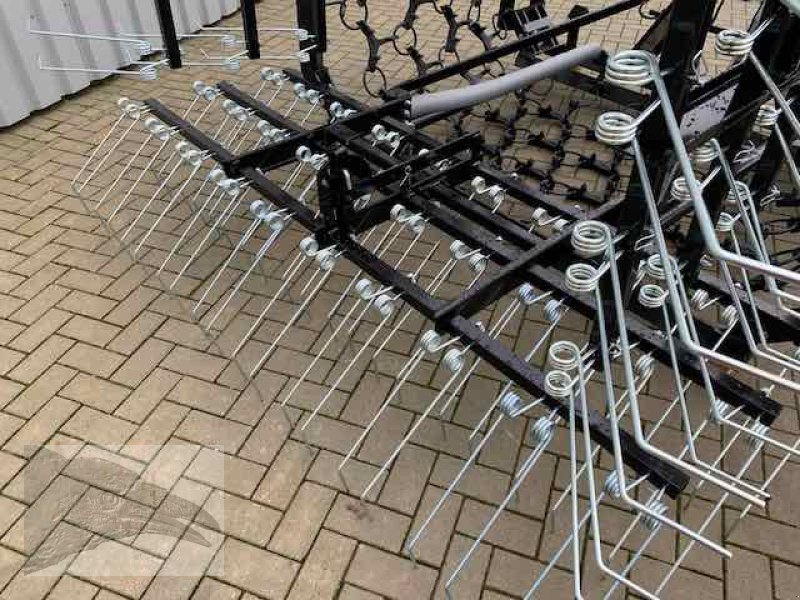 Wiesenegge des Typs Voratek Wiesenschleppe 5m mit Striegel, Neumaschine in Südheide (Bild 3)