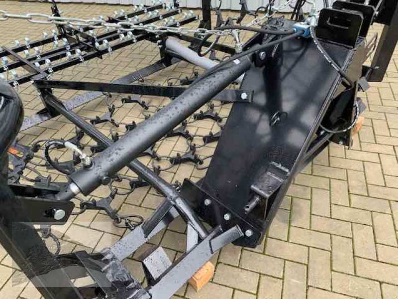 Wiesenegge des Typs Voratek Wiesenschleppe 5m mit Striegel, Neumaschine in Südheide (Bild 5)