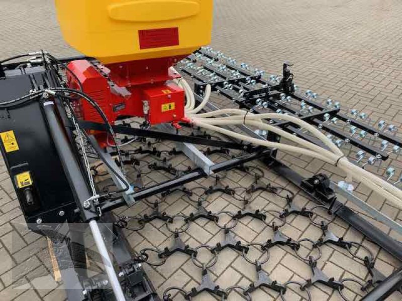 Wiesenegge des Typs Voratek Wiesenschleppe 6m mit Striegel und Nachsaateinrichtung, Neumaschine in Südheide (Bild 16)