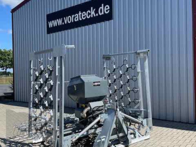 Wiesenegge tip Voratek Wiesenschleppe 6m mit Striegel und Nachsaatgerät 6m verzinkt, Neumaschine in Südheide