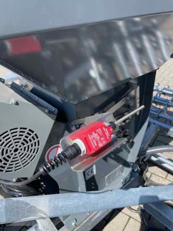 Wiesenegge a típus Voratek Wiesenschleppe 6m mit Striegel und Nachsaatgerät 6m verzinkt, Neumaschine ekkor: Südheide (Kép 5)