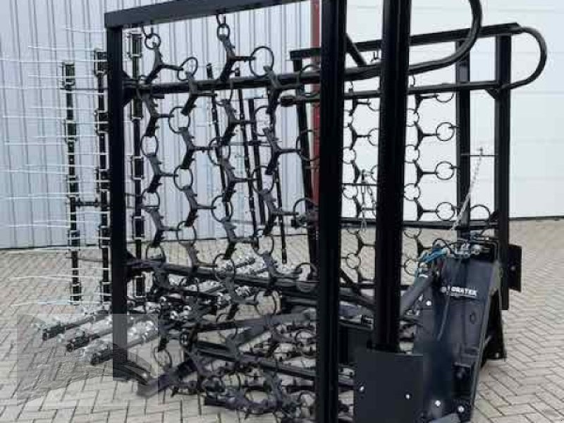 Wiesenegge des Typs Voratek Wiesenschleppe 6m mit Striegel, Neumaschine in Südheide (Bild 1)