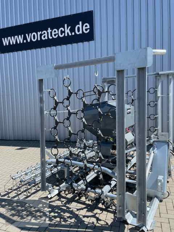 Wiesenegge типа Voratek Wiesenschleppe 6m verzinkt mit Striegel und GPS Nachsaatgerät, Neumaschine в Südheide (Фотография 3)