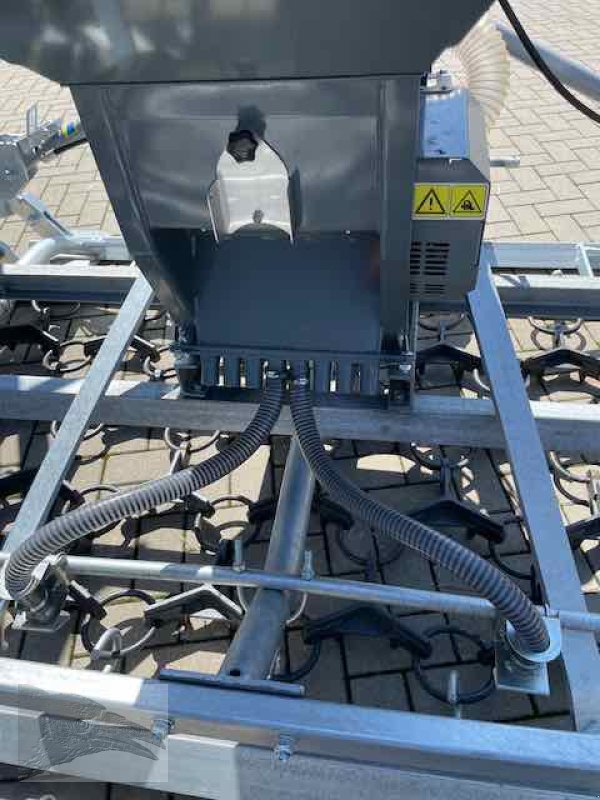 Wiesenegge типа Voratek Wiesenschleppe 6m verzinkt mit Striegel und GPS Nachsaatgerät, Neumaschine в Südheide (Фотография 8)