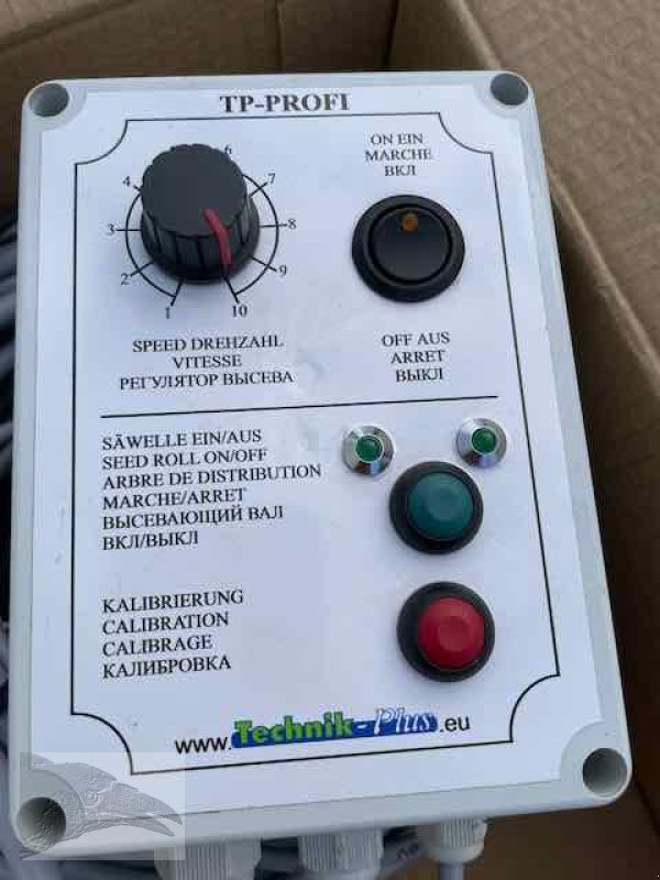 Wiesenegge des Typs Voratek Wiesenschleppe 8m mit Striegel und Streuer, Neumaschine in Südheide (Bild 4)