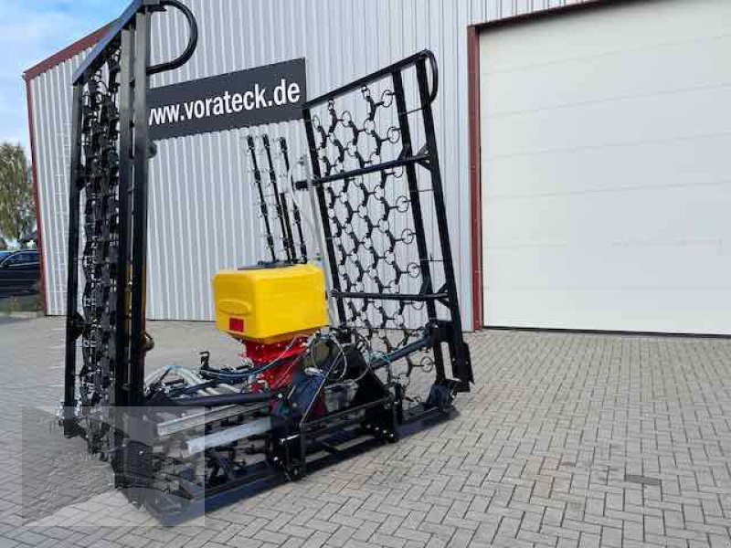 Wiesenegge des Typs Voratek Wiesenschleppe 8m mit Striegel und Streuer, Neumaschine in Südheide (Bild 15)