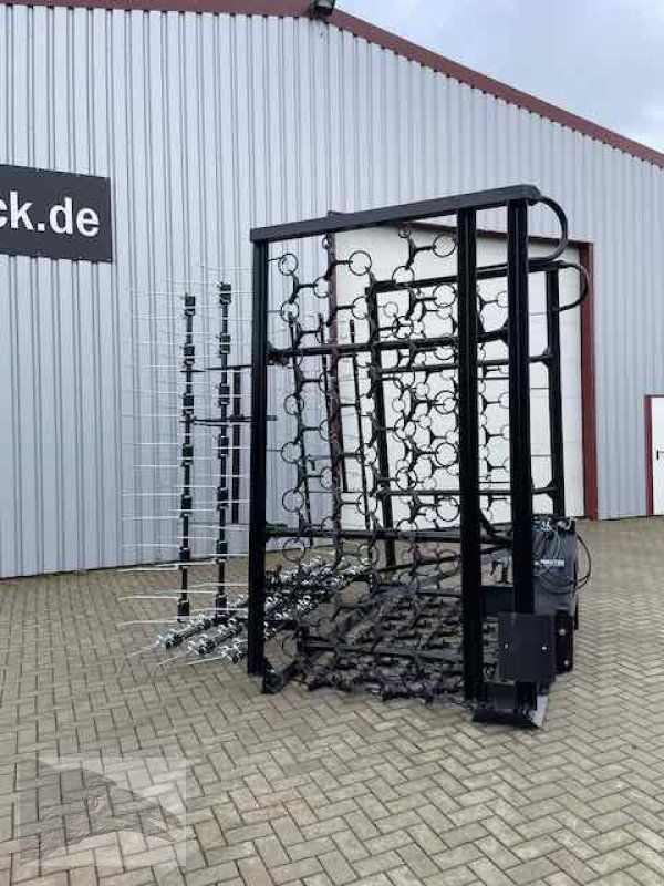 Wiesenegge des Typs Voratek Wiesenschleppe 8m mit Striegel, Neumaschine in Südheide (Bild 2)