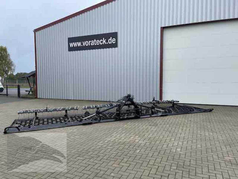 Wiesenegge des Typs Voratek Wiesenschleppe 8m mit Striegel, Neumaschine in Südheide (Bild 5)