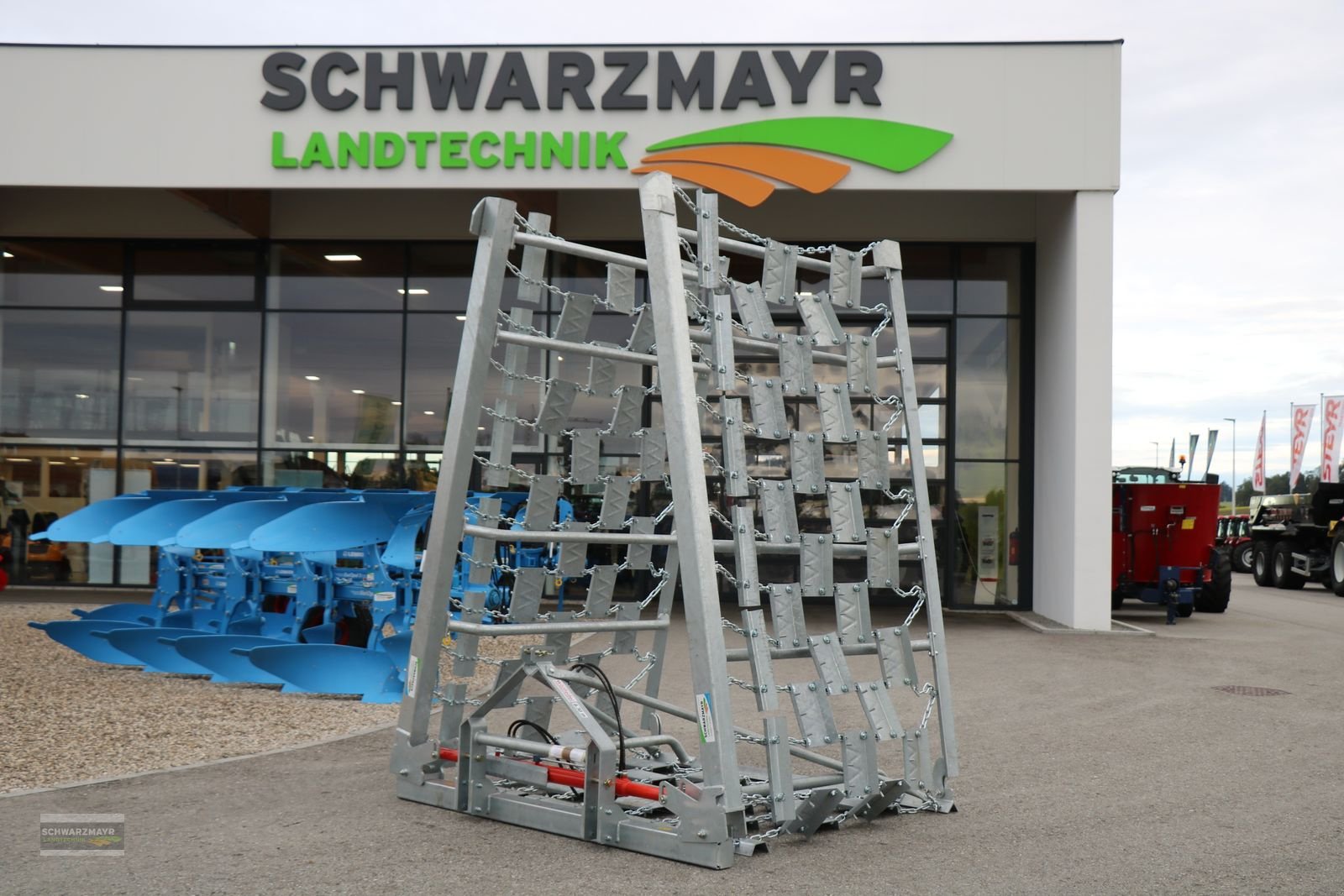 Wiesenegge des Typs Wölfleder 8,30m Wiesenegge, Neumaschine in Aurolzmünster (Bild 1)