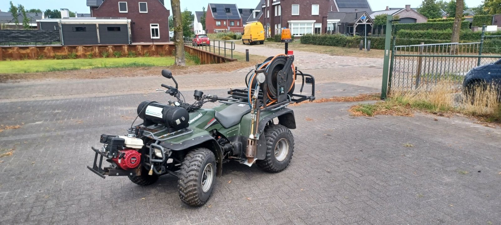 Wildkrautbürste des Typs Kawasaki klf 300, Gebrauchtmaschine in Mariahout (Bild 1)