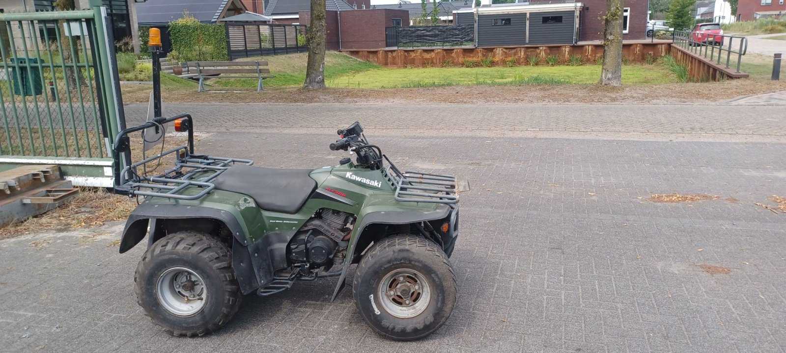 Wildkrautbürste des Typs Kawasaki klf 300, Gebrauchtmaschine in Mariahout (Bild 7)