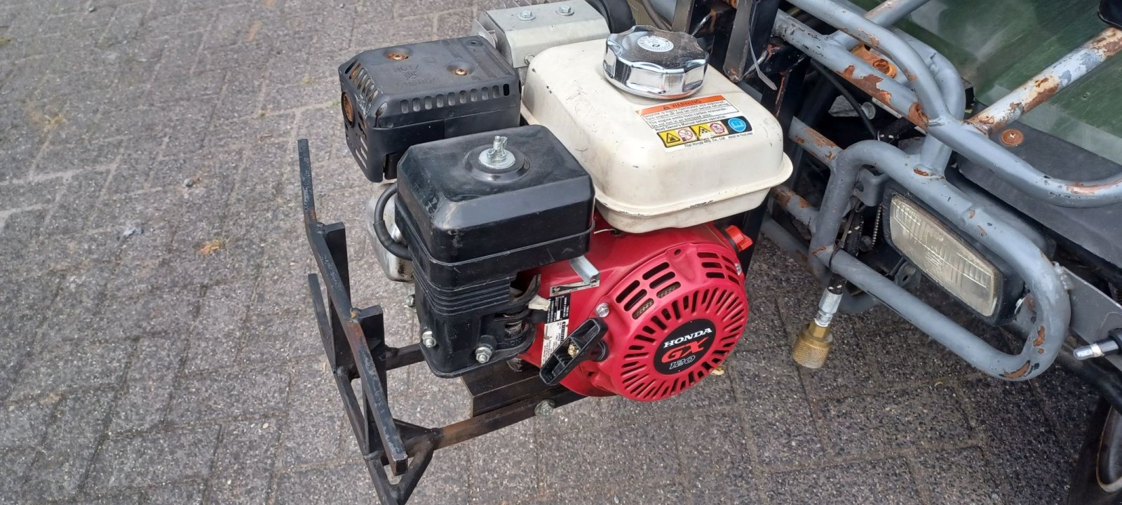 Wildkrautbürste des Typs Kawasaki klf 300, Gebrauchtmaschine in Mariahout (Bild 2)