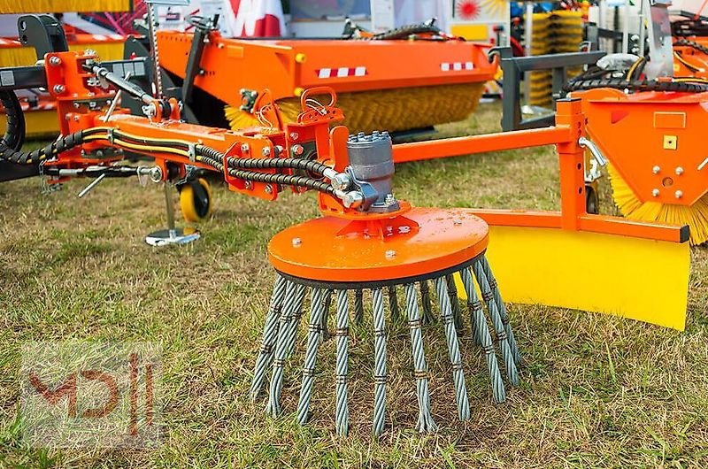 Wildkrautbürste des Typs MD Landmaschinen AT/MT Unkrautbürste, Neumaschine in Zeven (Bild 1)
