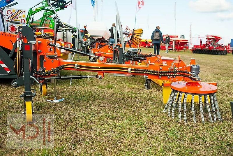 Wildkrautbürste des Typs MD Landmaschinen AT/MT Unkrautbürste, Neumaschine in Zeven (Bild 2)
