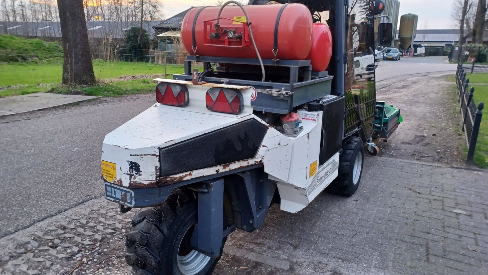 Wildkrautbürste Türe ait Nimos porter-111, Gebrauchtmaschine içinde Mariahout (resim 4)