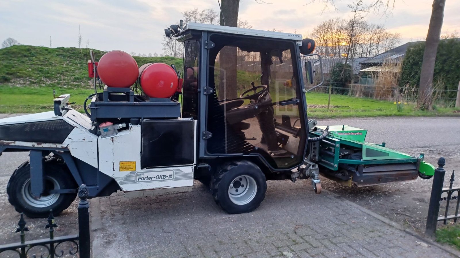 Wildkrautbürste Türe ait Nimos porter-111, Gebrauchtmaschine içinde Mariahout (resim 2)