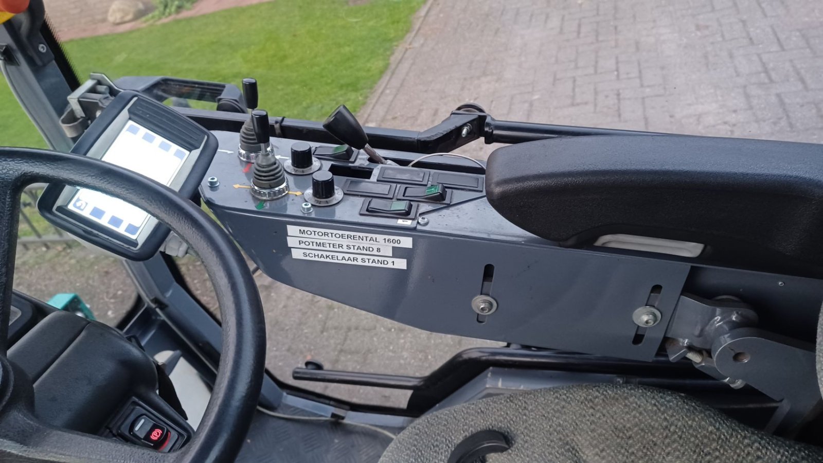 Wildkrautbürste Türe ait Nimos porter-111, Gebrauchtmaschine içinde Mariahout (resim 9)