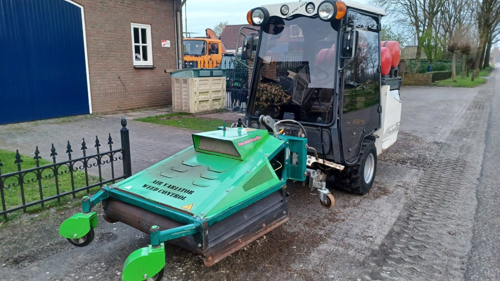 Wildkrautbürste Türe ait Nimos porter-111, Gebrauchtmaschine içinde Mariahout (resim 8)