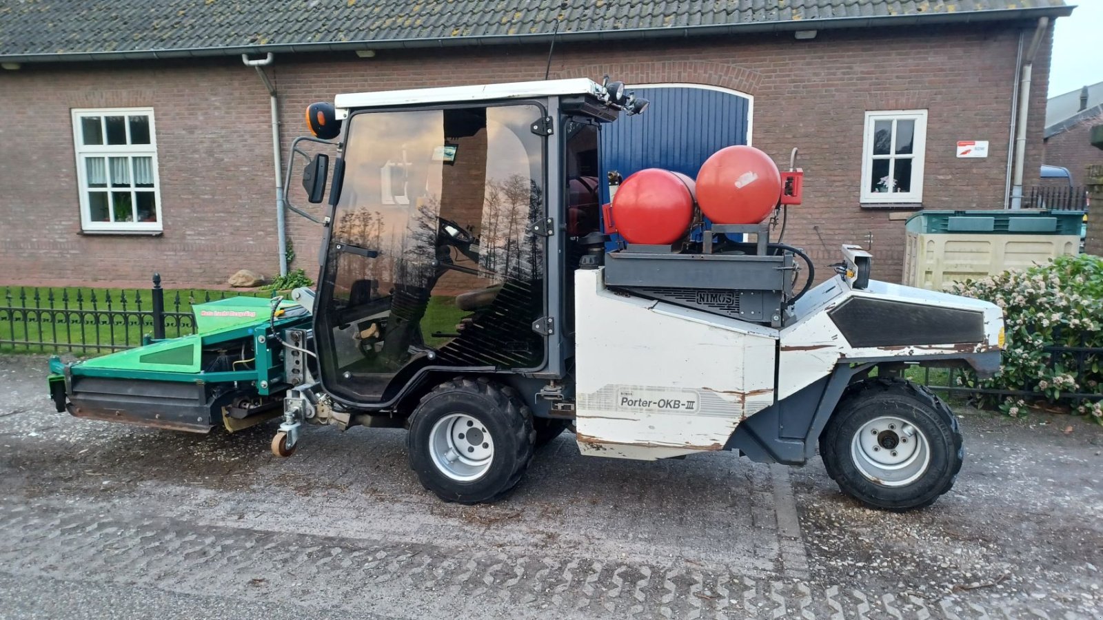 Wildkrautbürste Türe ait Nimos porter-111, Gebrauchtmaschine içinde Mariahout (resim 1)