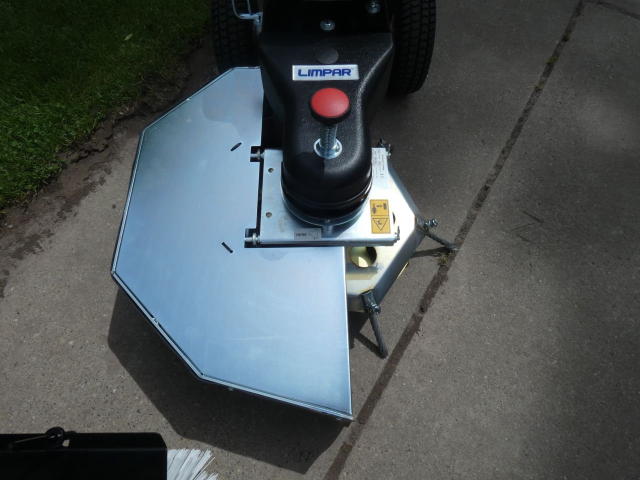 Wildkrautbürste des Typs Sonstige Limpar L 74 Honda, Neumaschine in Klarenbeek (Bild 4)