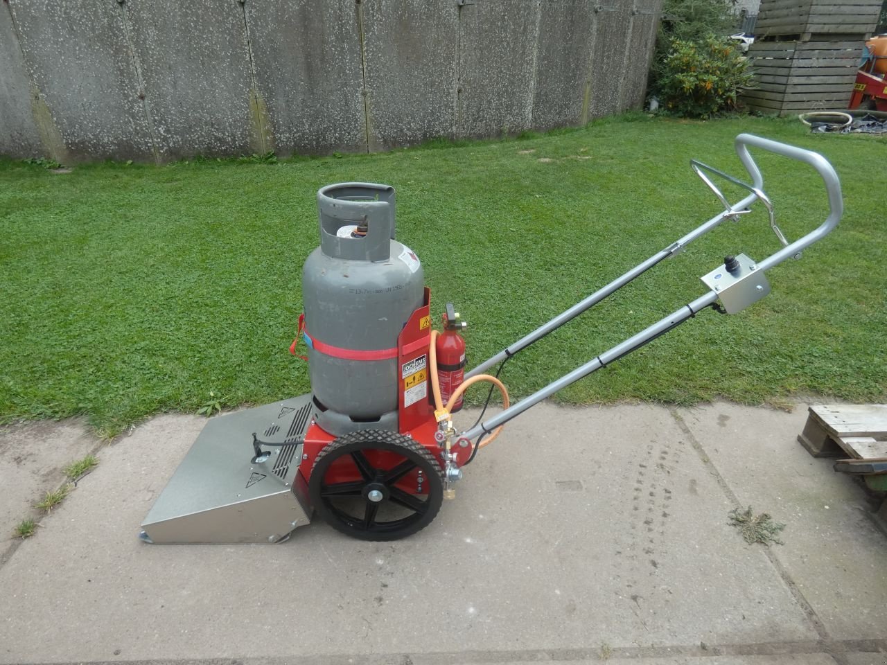 Wildkrautbürste des Typs Sonstige Limpar WKB 400, Neumaschine in Klarenbeek (Bild 1)