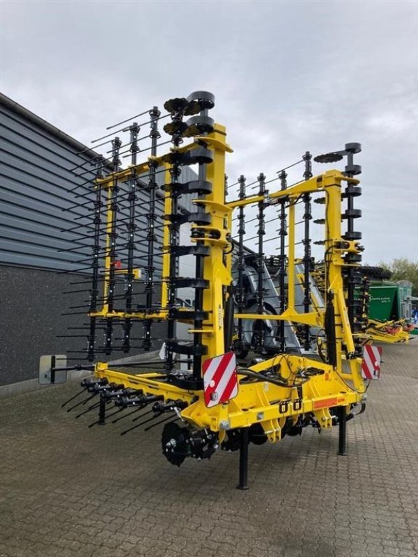 Zinkenrotor (Ackerbau) des Typs Bednar STRIEGEL PRO PN 9000 TURBO Skærsektion, Gebrauchtmaschine in Hinnerup (Bild 1)