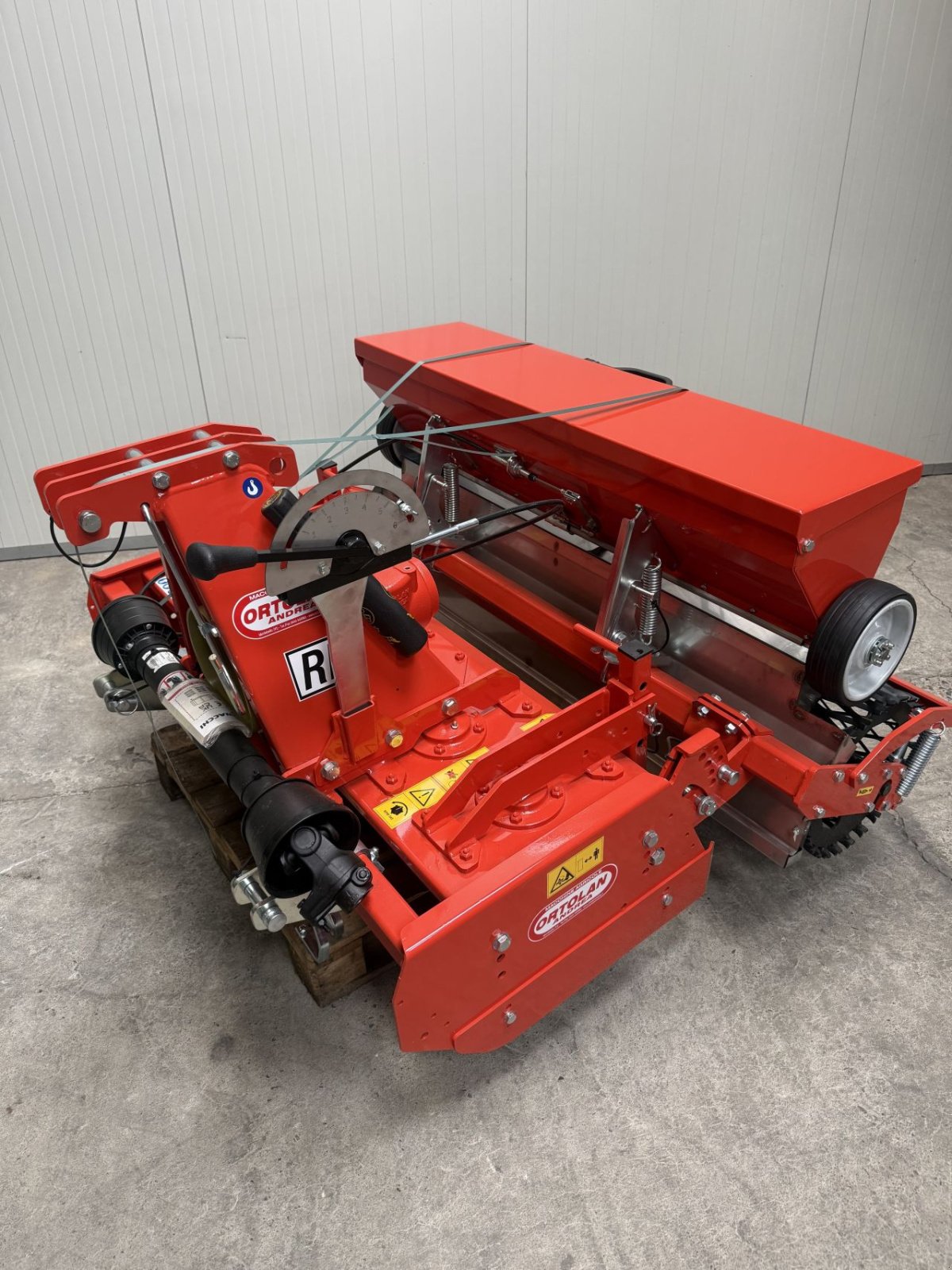 Zinkenrotor (Ackerbau) du type Ortolan Rf130, Neumaschine en Wadenoijen (Photo 1)