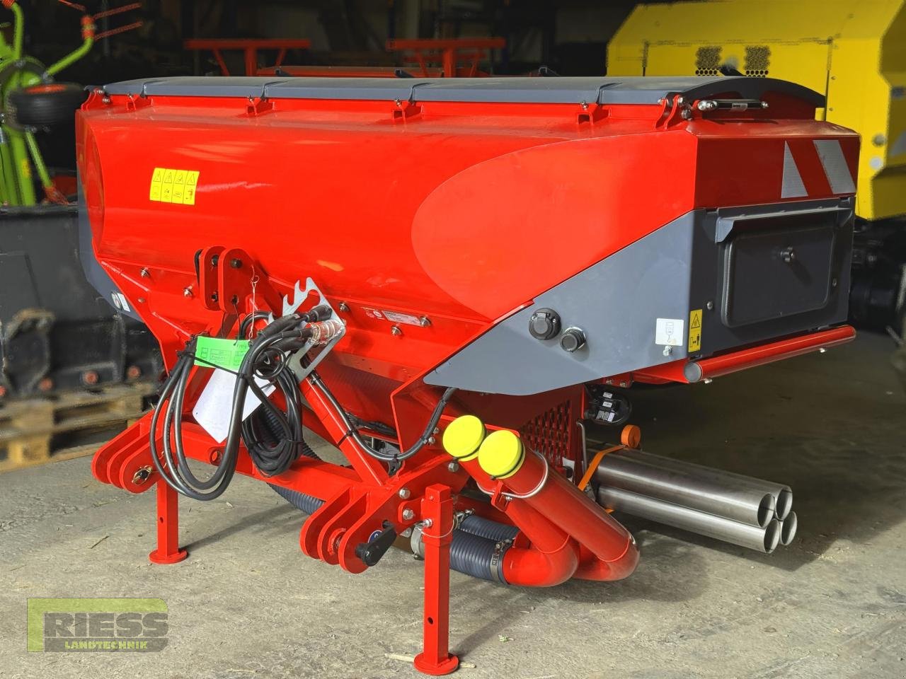 Zubehör Bestell-/Pflegemaschinen des Typs Horsch PARTNER 1600 FT  Fronttank, Neumaschine in Homberg/Ohm - Maulbach (Bild 2)