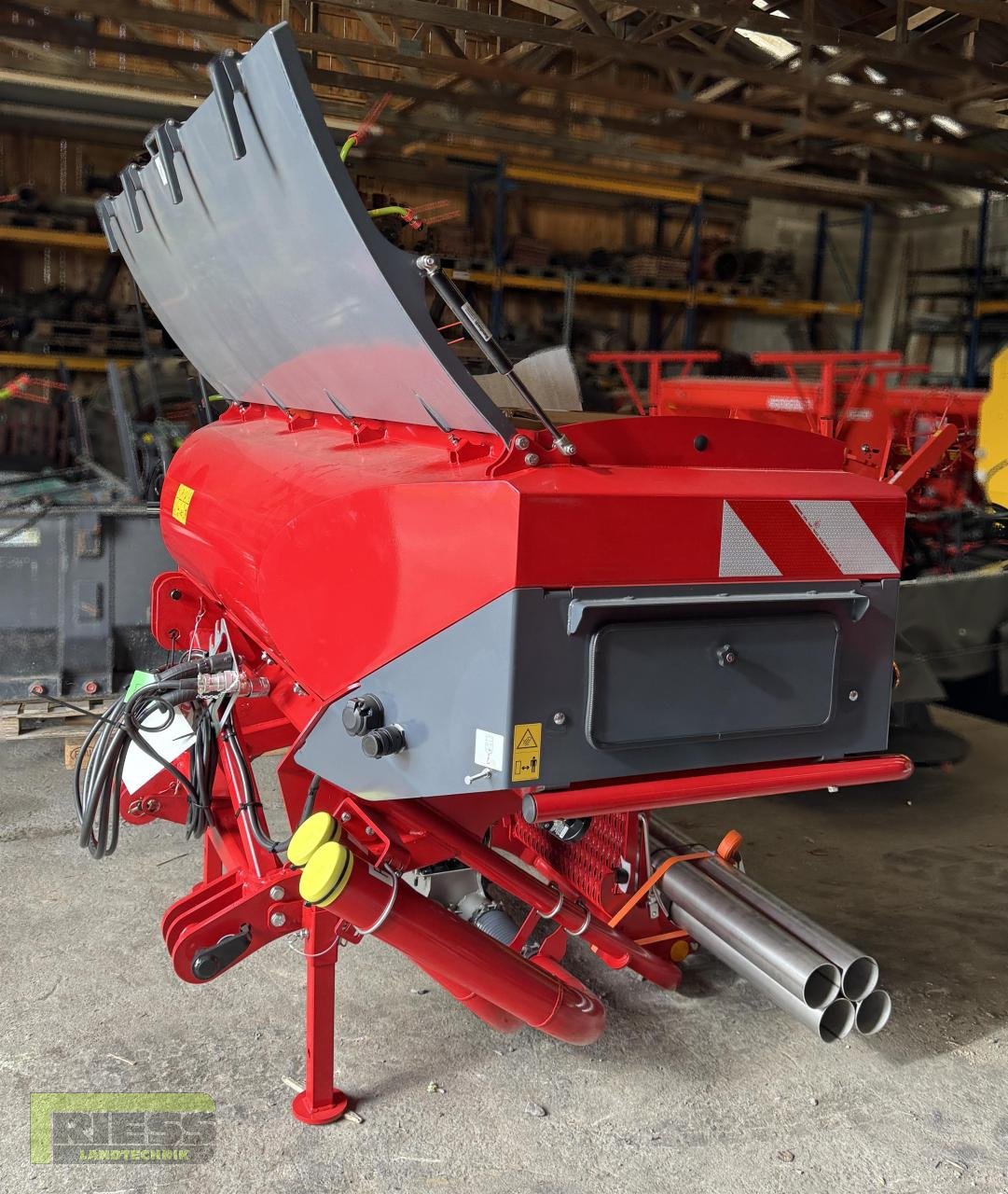 Zubehör Bestell-/Pflegemaschinen des Typs Horsch PARTNER 1600 FT  Fronttank, Neumaschine in Homberg/Ohm - Maulbach (Bild 3)