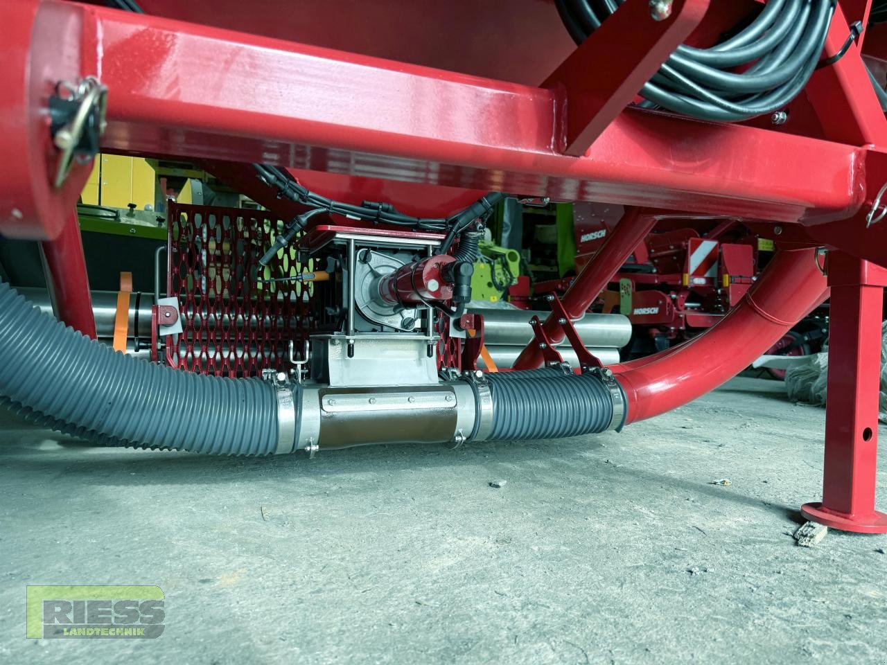 Zubehör Bestell-/Pflegemaschinen des Typs Horsch PARTNER 1600 FT  Fronttank, Neumaschine in Homberg/Ohm - Maulbach (Bild 4)