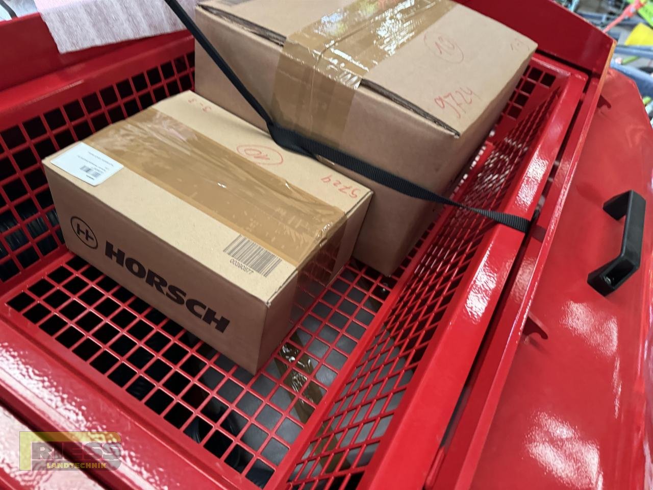 Zubehör Bestell-/Pflegemaschinen des Typs Horsch PARTNER 1600 FT  Fronttank, Neumaschine in Homberg/Ohm - Maulbach (Bild 5)