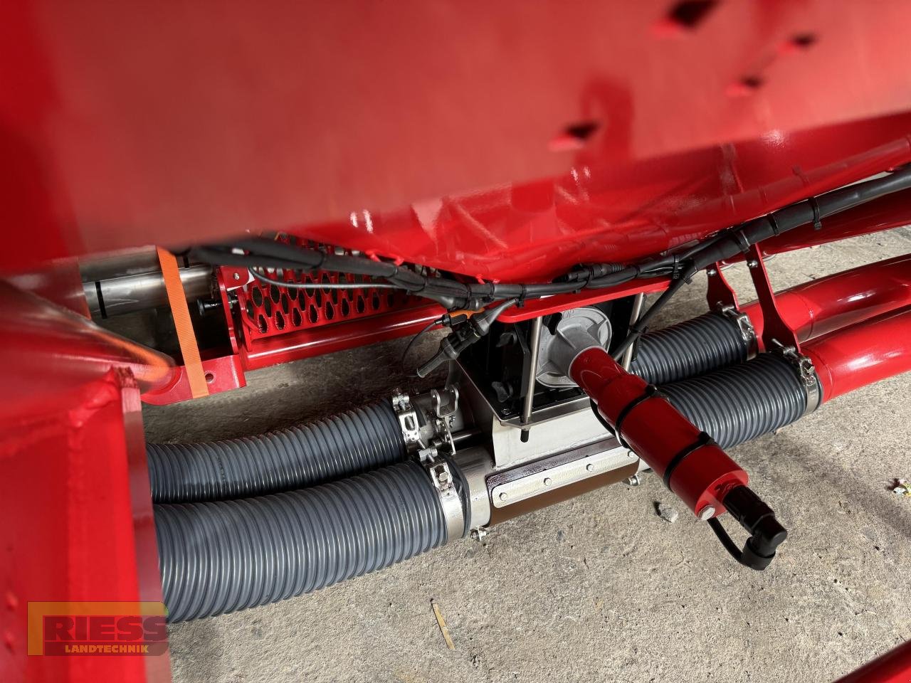 Zubehör Bestell-/Pflegemaschinen des Typs Horsch PARTNER 1600 FT  Fronttank, Neumaschine in Homberg/Ohm - Maulbach (Bild 7)