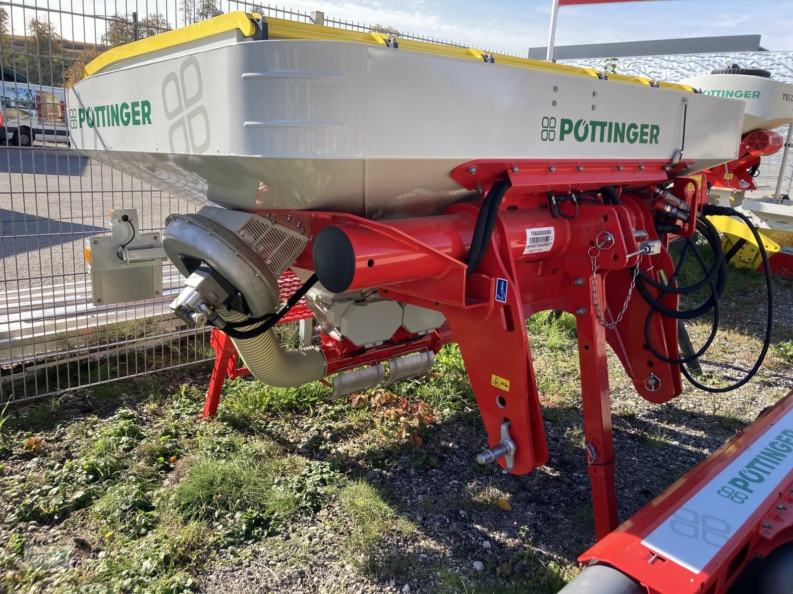 Zubehör Bestell-/Pflegemaschinen του τύπου Pöttinger Pöttinger AMICO F Fronttank, Gebrauchtmaschine σε Grieskirchen (Φωτογραφία 2)
