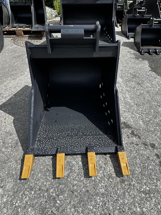 Zubehör des Typs Big Dutchman Tieflöffel 70cm mit OQ45 Aufnahme, Neumaschine in Göpfritz an der Wild (Bild 1)