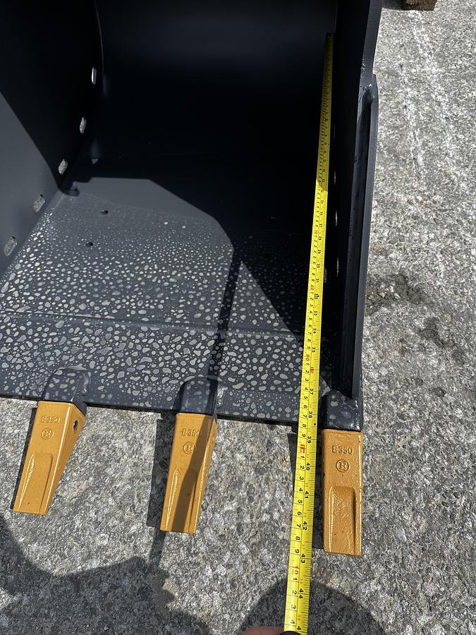 Zubehör des Typs Big Dutchman Tieflöffel 70cm mit OQ45 Aufnahme, Neumaschine in Göpfritz an der Wild (Bild 4)