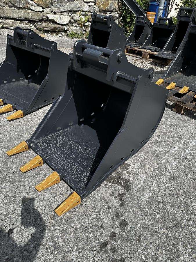 Zubehör des Typs Big Dutchman Tieflöffel 70cm mit OQ45 Aufnahme, Neumaschine in Göpfritz an der Wild (Bild 2)