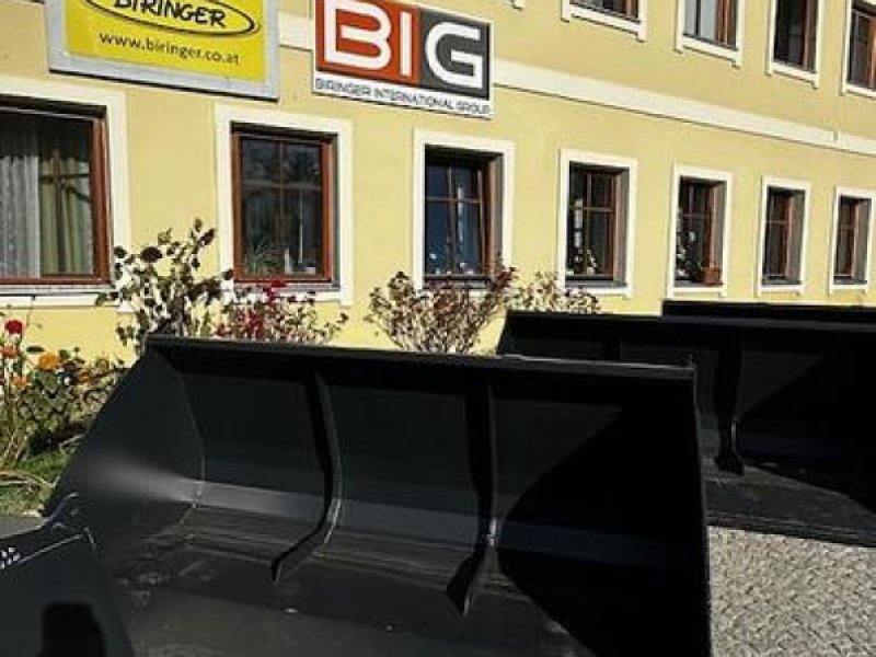 Zubehör des Typs Big Dutchman Volumenschaufel 240 cm mit Weidemann Aufnahme, Neumaschine in Göpfritz an der Wild (Bild 1)