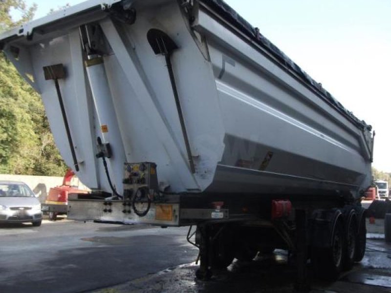 Zubringerfaß des Typs Benalu benne, Gebrauchtmaschine in Bourron Marlotte (Bild 1)