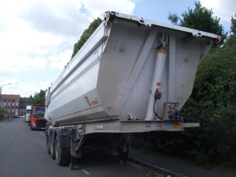 Zubringerfaß tip Benalu SANS BÂCHE essieu relevable, Gebrauchtmaschine in Bourron Marlotte