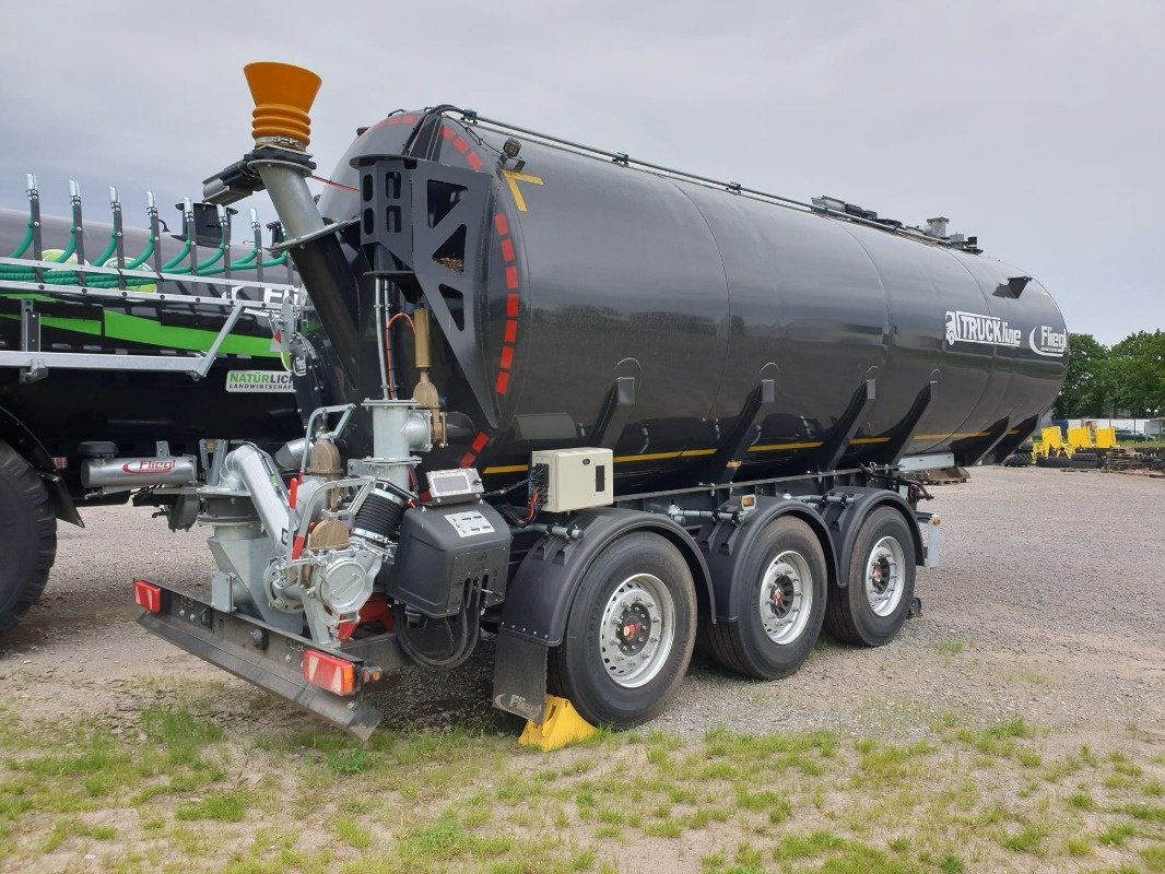 Zubringerfaß van het type Fliegl STF 30000, Neumaschine in Sittensen (Foto 3)