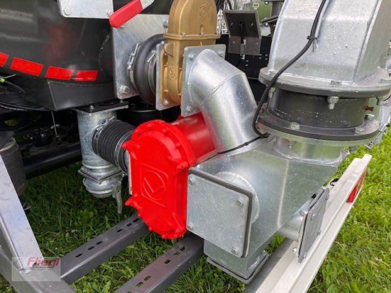 Zubringerfaß des Typs Fliegl STF 30000l Truck Line Alu, Neumaschine in Mühldorf (Bild 8)